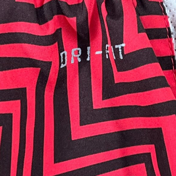Nike Dri-Fit Red Black Chevron Running Shorts Size S - Picture 6 of 12